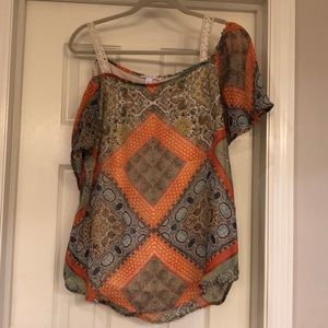 Great cold shoulder or not shirt